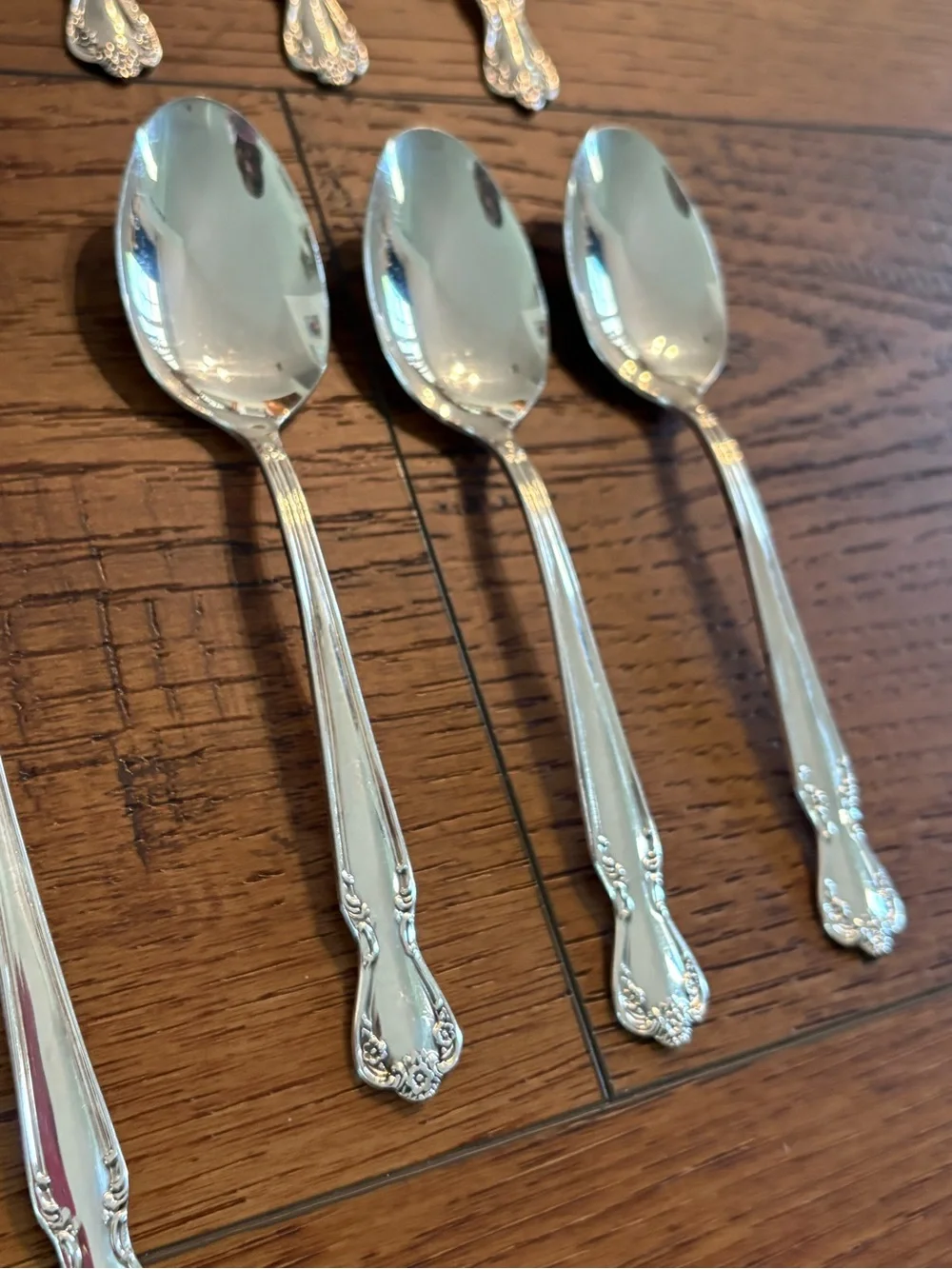 12 piece Rogers & Bro Remembrance Silverplate Spoon Set Tea & Iced Tea